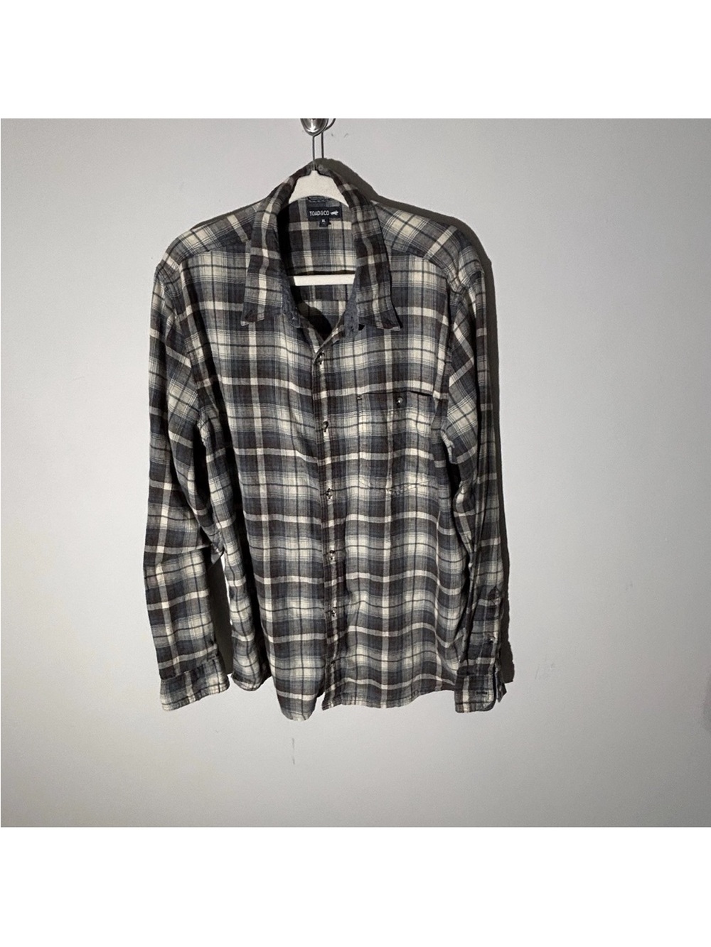 Toad&Co Men's Plaid Button-Down Shirt in Gray and Black